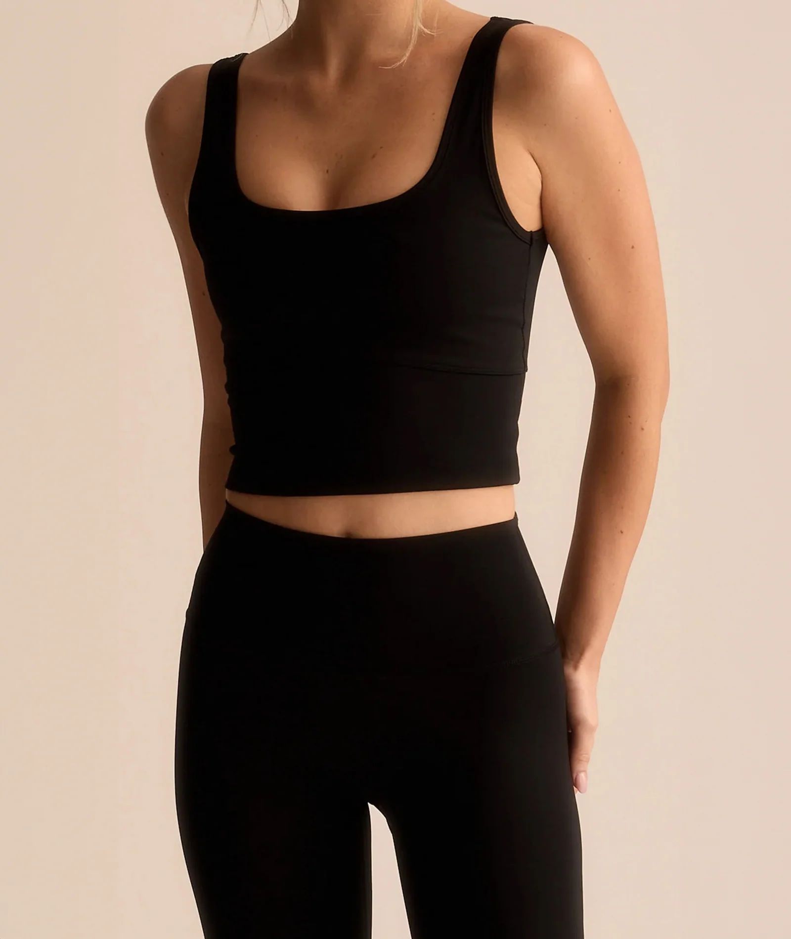 CROPPED TANK - BLACK - Image 3
