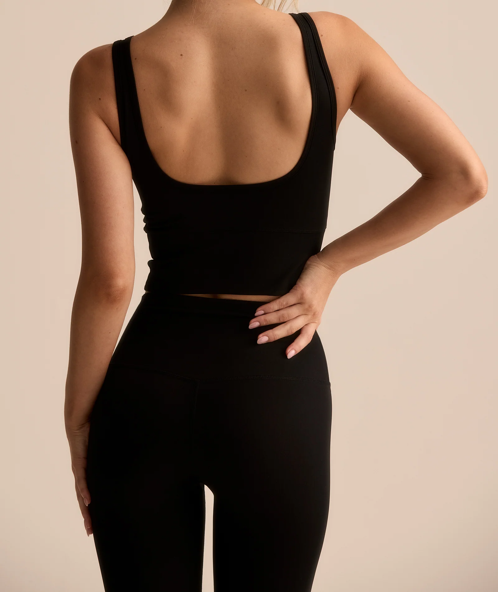 CROPPED TANK - BLACK - Image 4